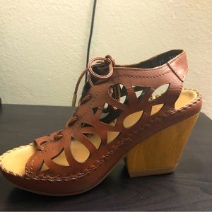 Brown Colombian Wedges. Size 8.5